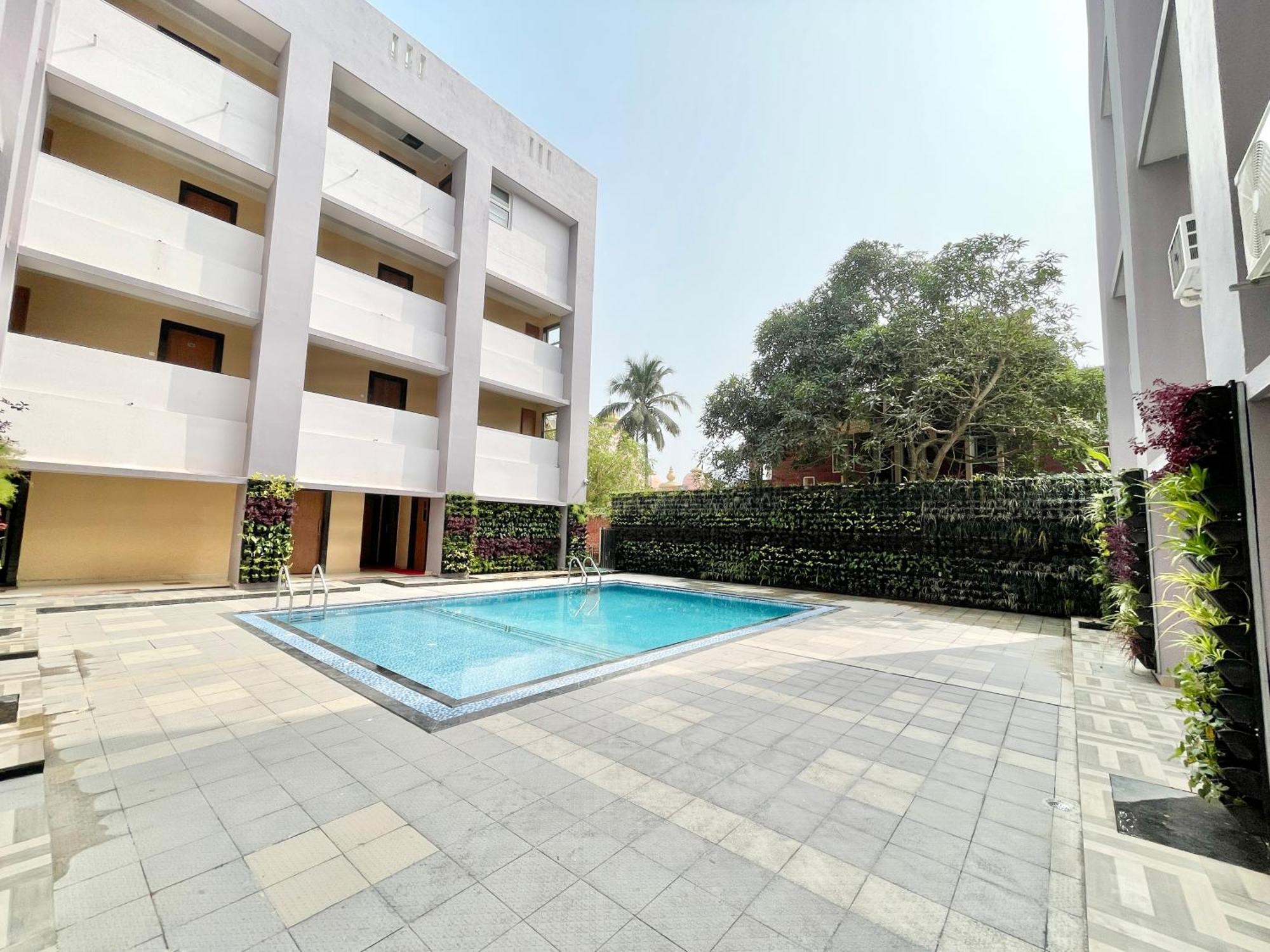 Hotel Rockbay: Beachfront Oasis with Pool and Temple Proximity Puri Exterior photo