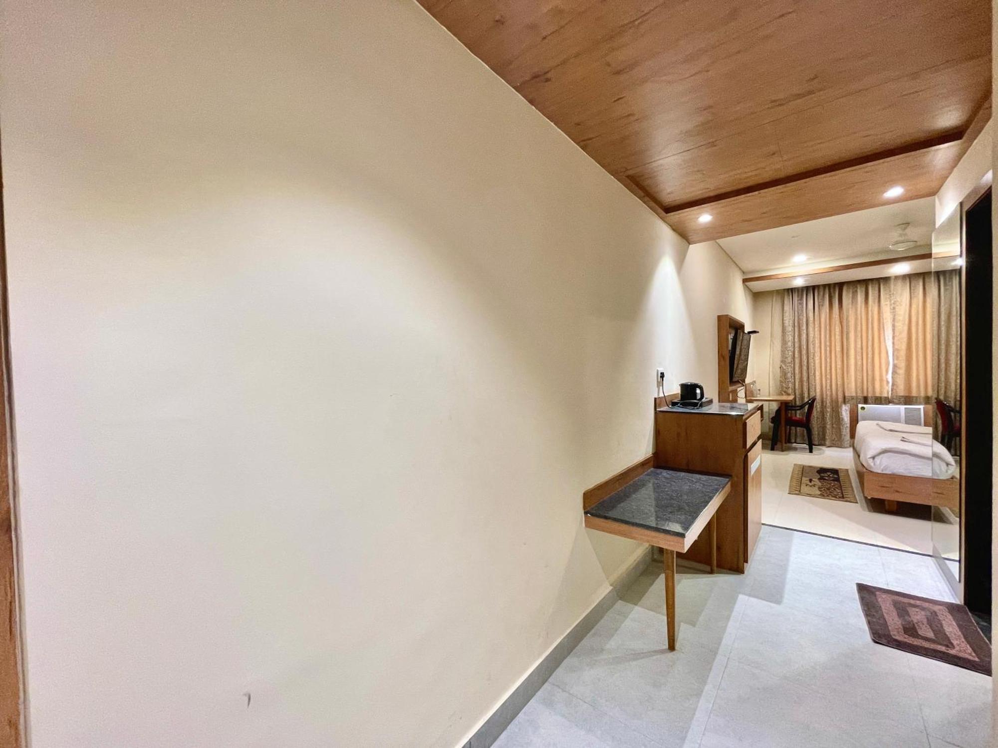 Hotel Rockbay: Beachfront Oasis with Pool and Temple Proximity Puri Exterior photo