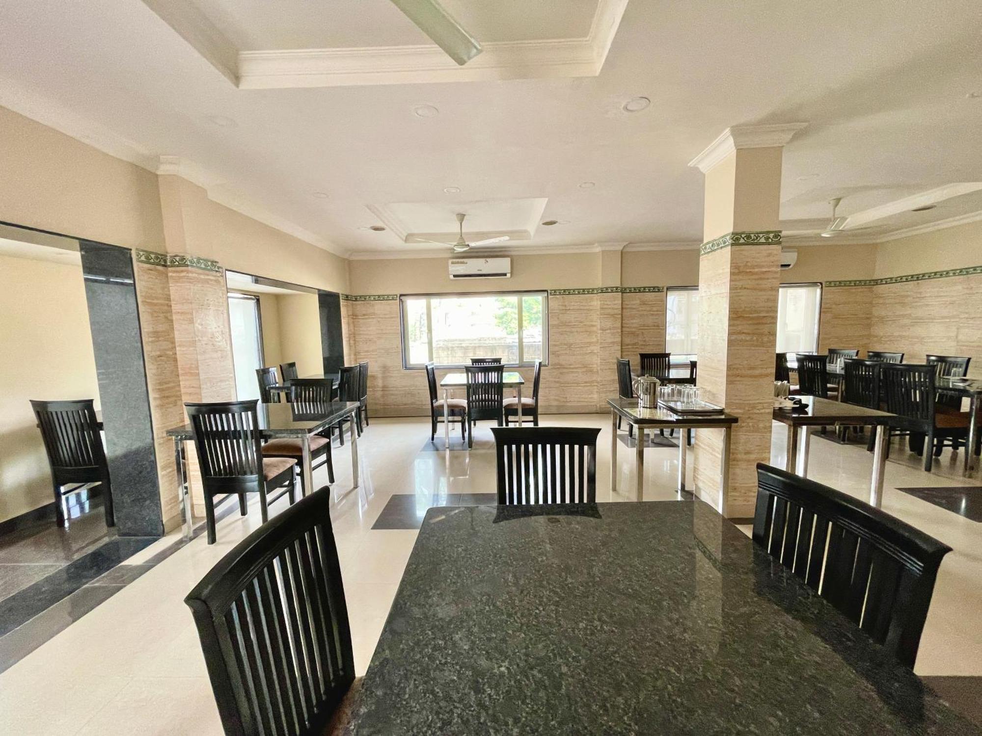 Hotel Rockbay: Beachfront Oasis with Pool and Temple Proximity Puri Exterior photo
