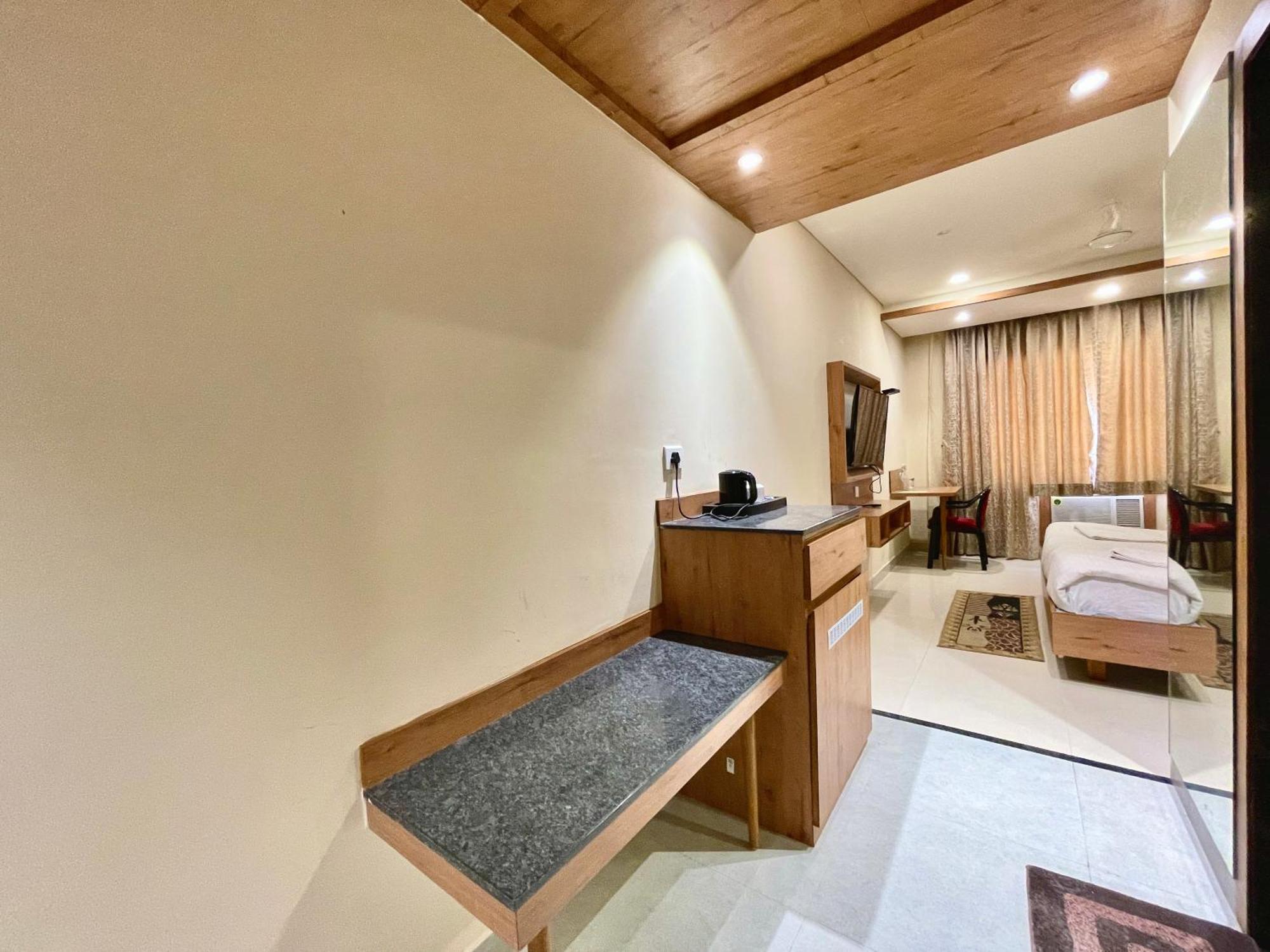 Hotel Rockbay: Beachfront Oasis with Pool and Temple Proximity Puri Exterior photo