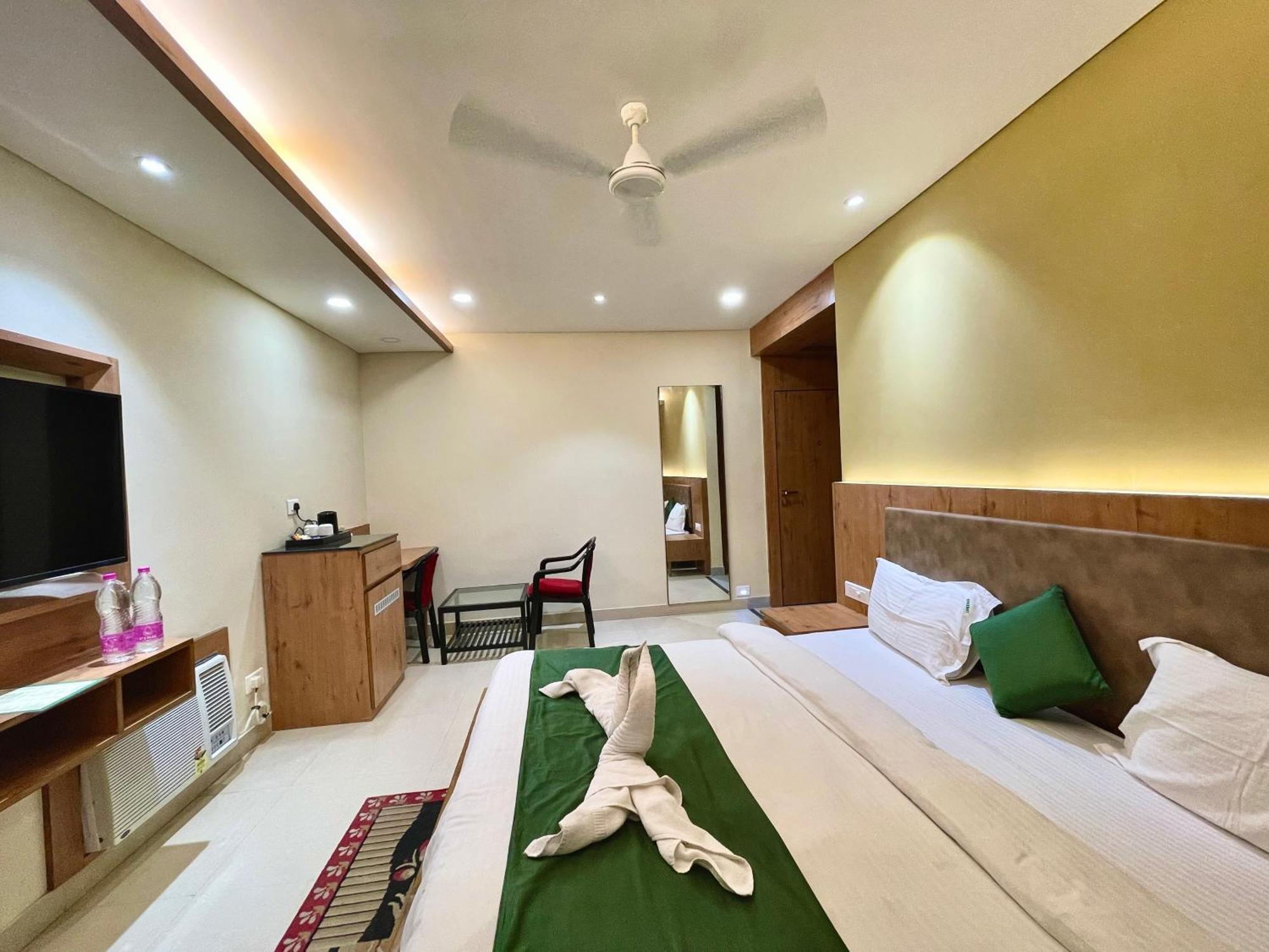 Hotel Rockbay: Beachfront Oasis with Pool and Temple Proximity Puri Exterior photo
