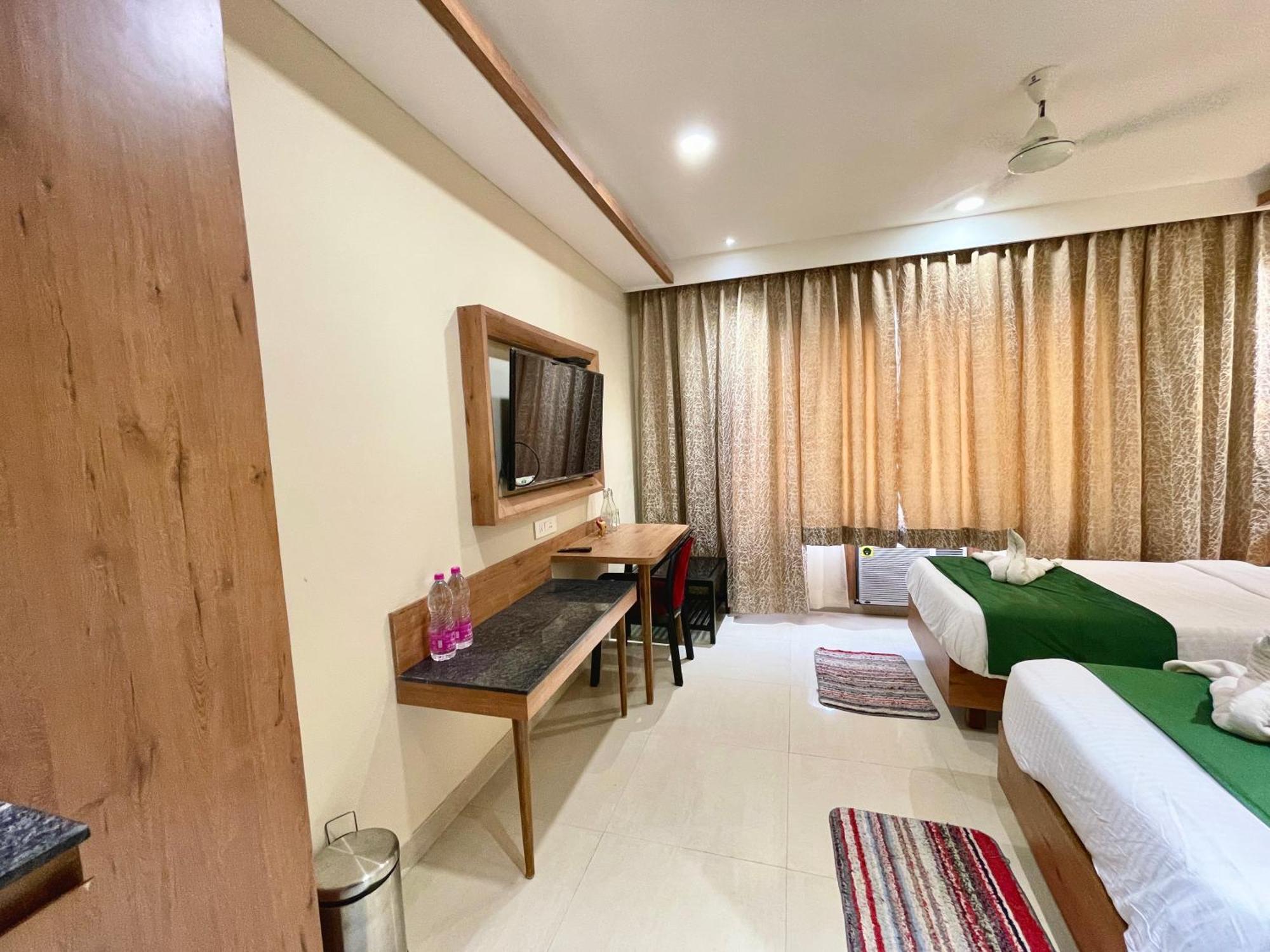 Hotel Rockbay: Beachfront Oasis with Pool and Temple Proximity Puri Exterior photo