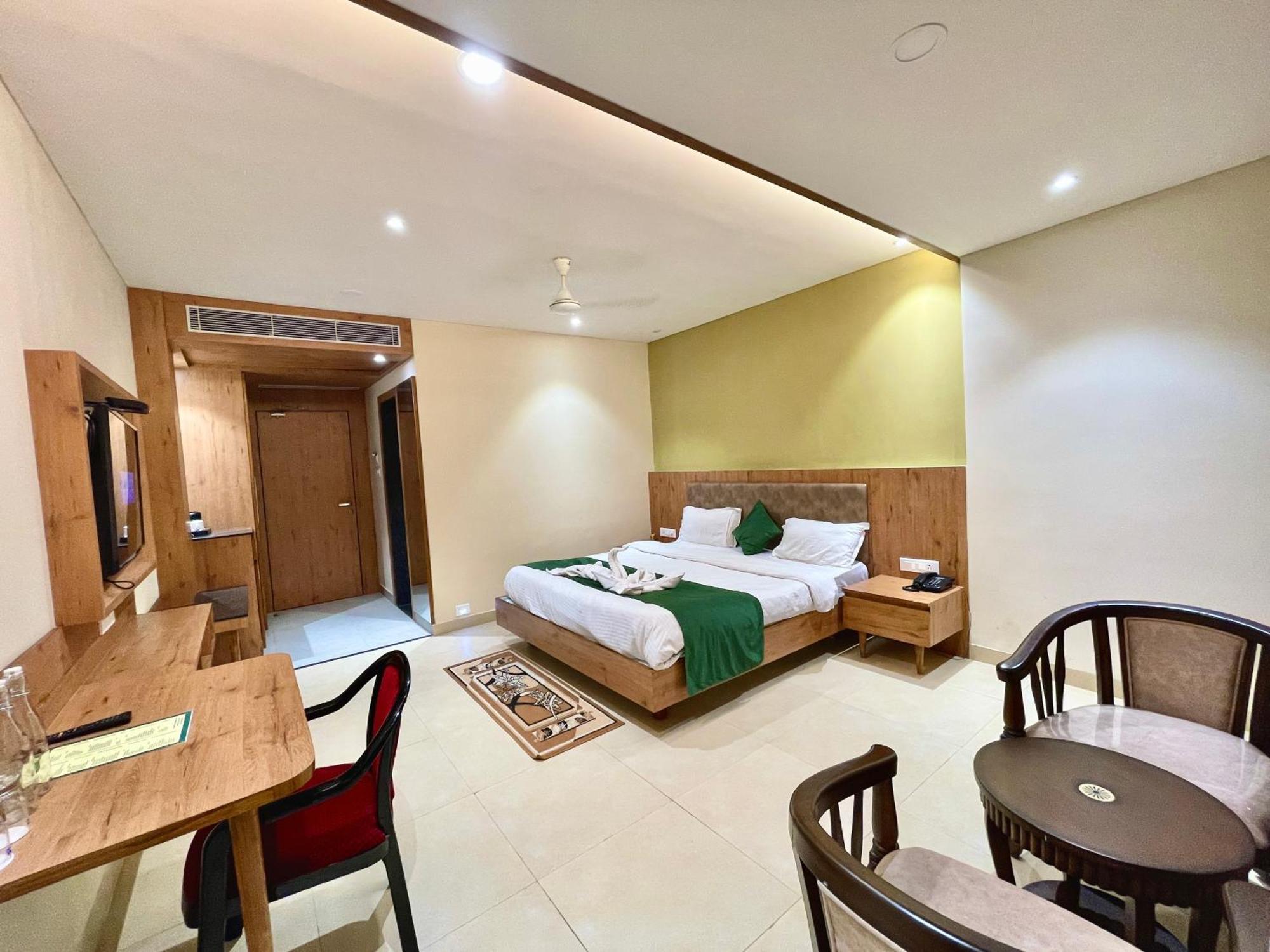 Hotel Rockbay: Beachfront Oasis with Pool and Temple Proximity Puri Exterior photo