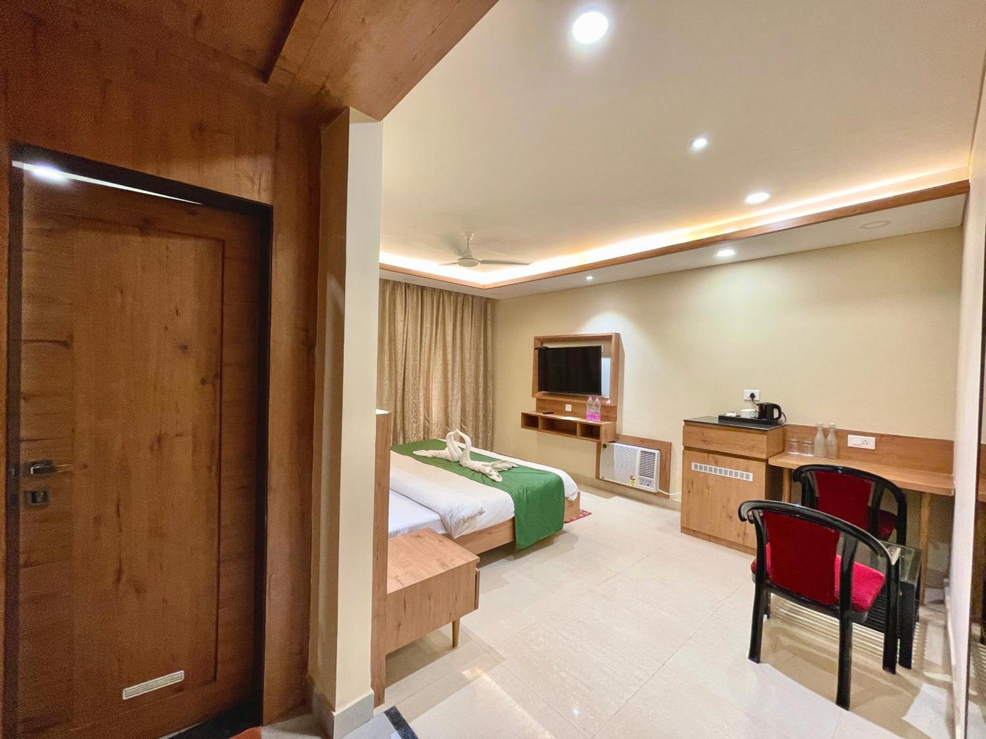 Hotel Rockbay: Beachfront Oasis with Pool and Temple Proximity Puri Exterior photo