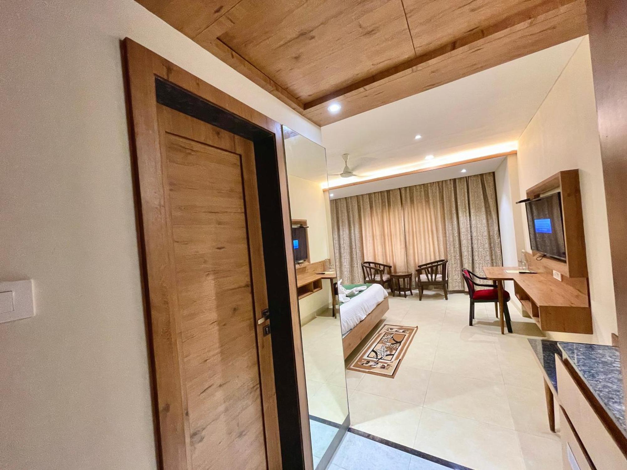 Hotel Rockbay: Beachfront Oasis with Pool and Temple Proximity Puri Exterior photo