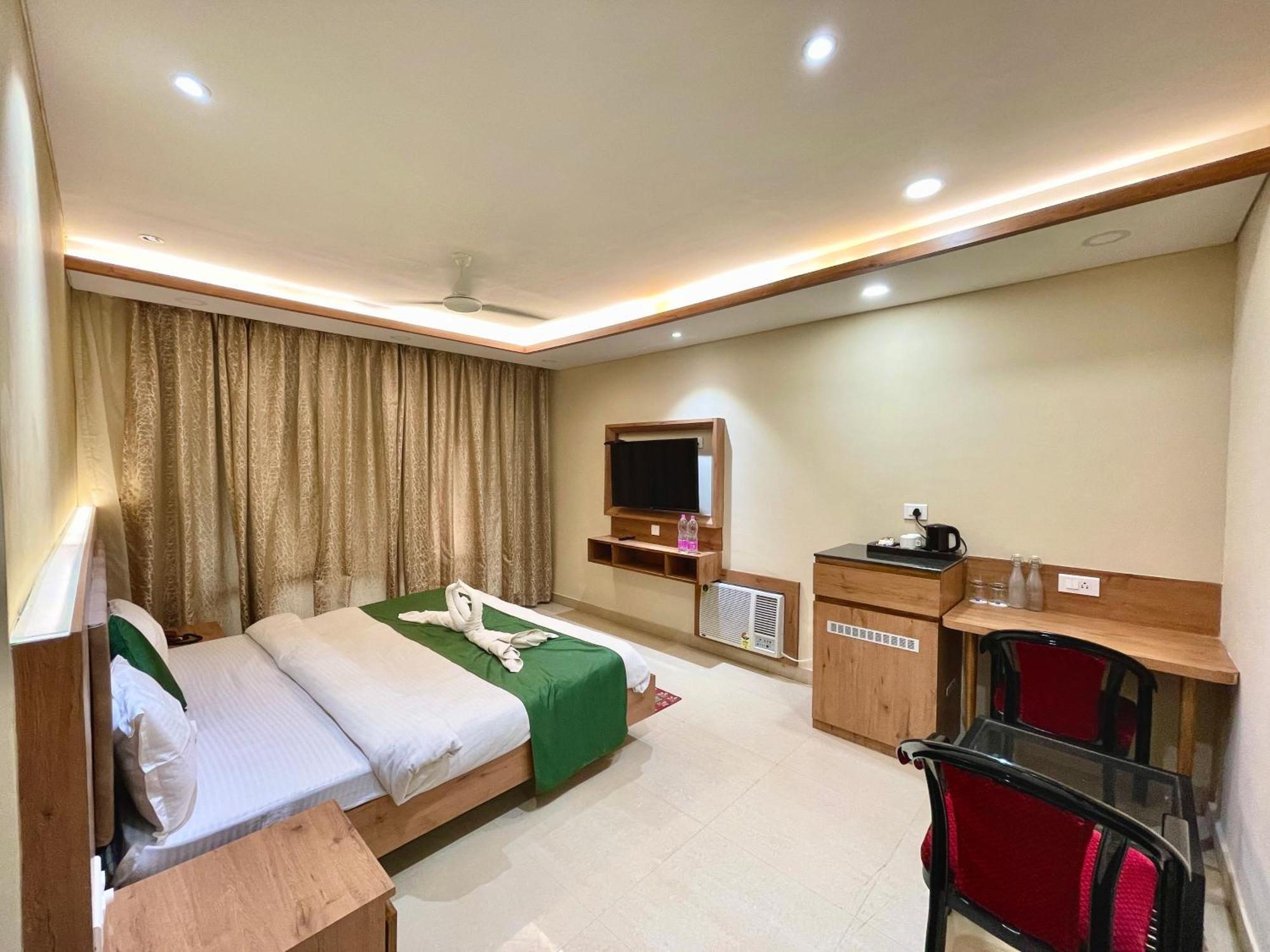 Hotel Rockbay: Beachfront Oasis with Pool and Temple Proximity Puri Exterior photo