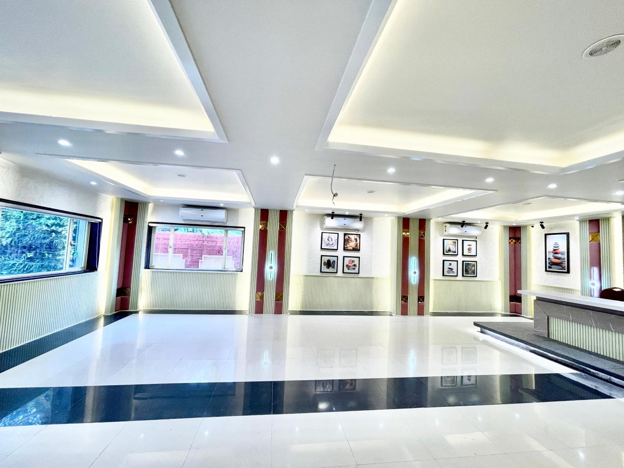 Hotel Rockbay: Beachfront Oasis with Pool and Temple Proximity Puri Exterior photo