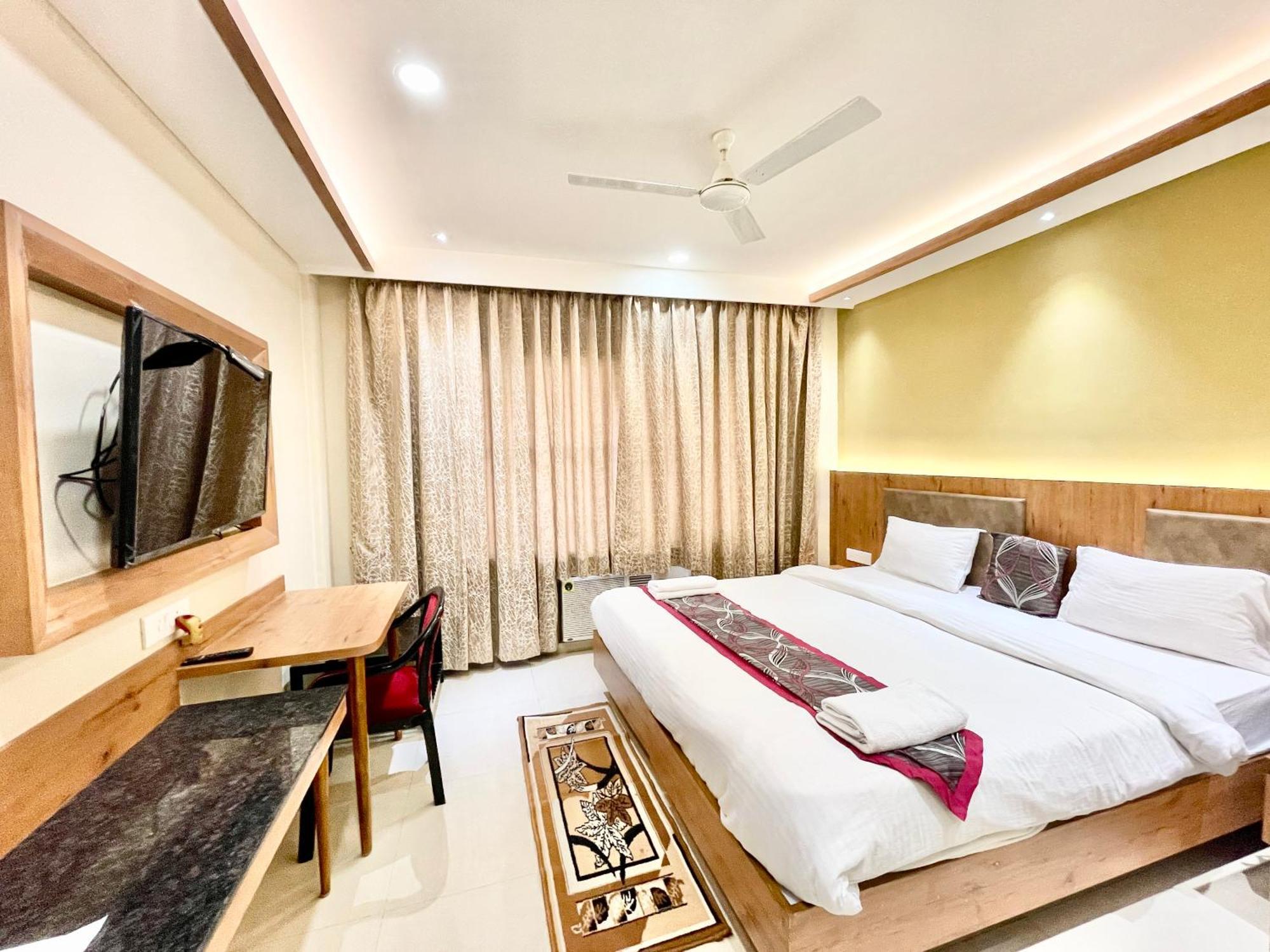 Hotel Rockbay: Beachfront Oasis with Pool and Temple Proximity Puri Exterior photo